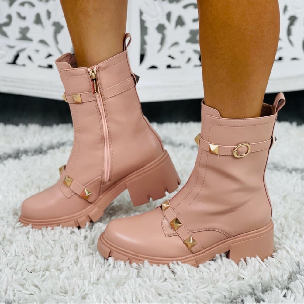 Diamond blush boots NWT